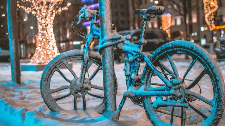Fahrradschloss eingefroren: Mit diesem Trick enteisen Sie es in