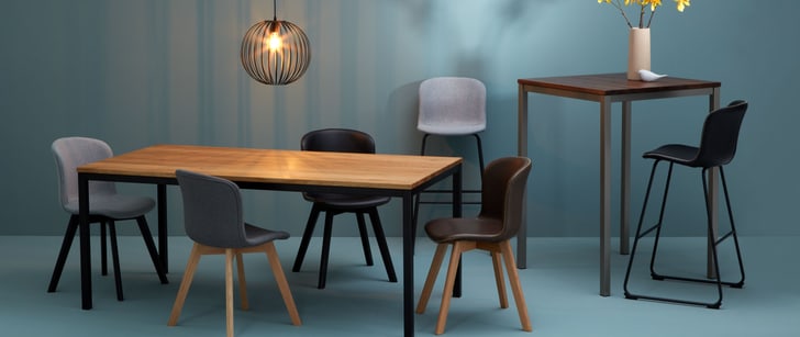 Table en bois, table haute en bois avec chaises et suspension