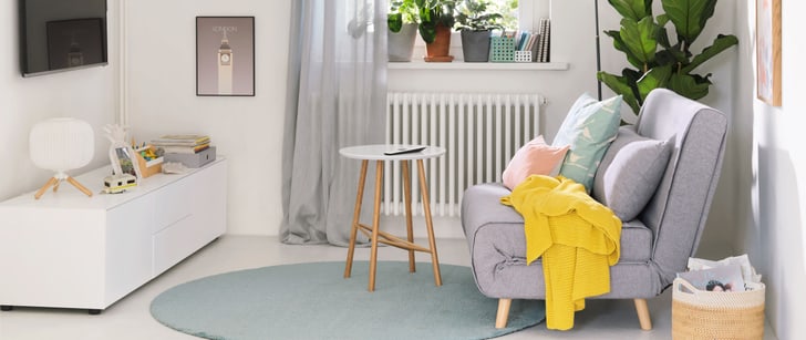 Ein Gästezimmer mit einem aufklapparem Sessel