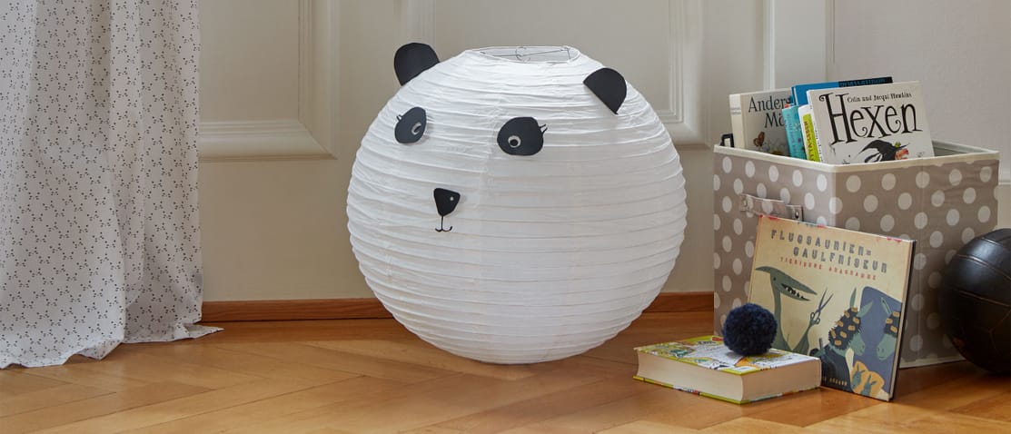 Basteln mit Kindern: Die Panda-Hängelampe | Micasa