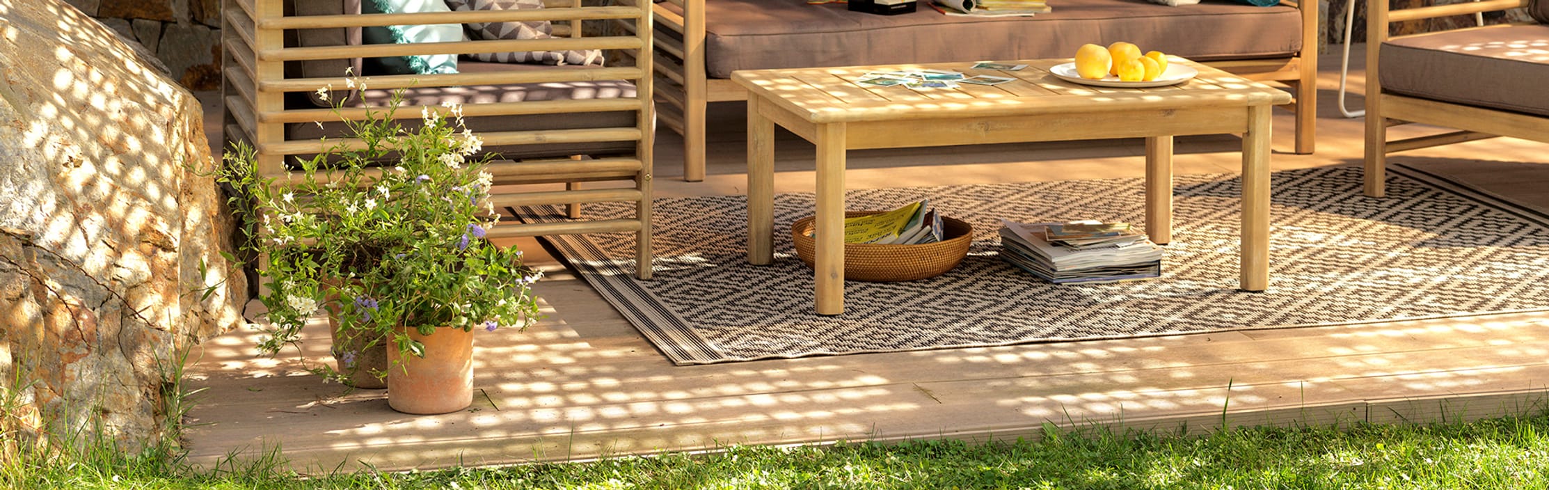 Outdoor Teppiche für einen stilvollen Garten