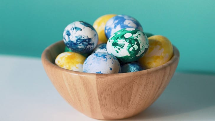 Uova di Pasqua dal look trendy marmorizzato